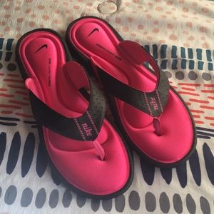 Nike women sandals! Like new